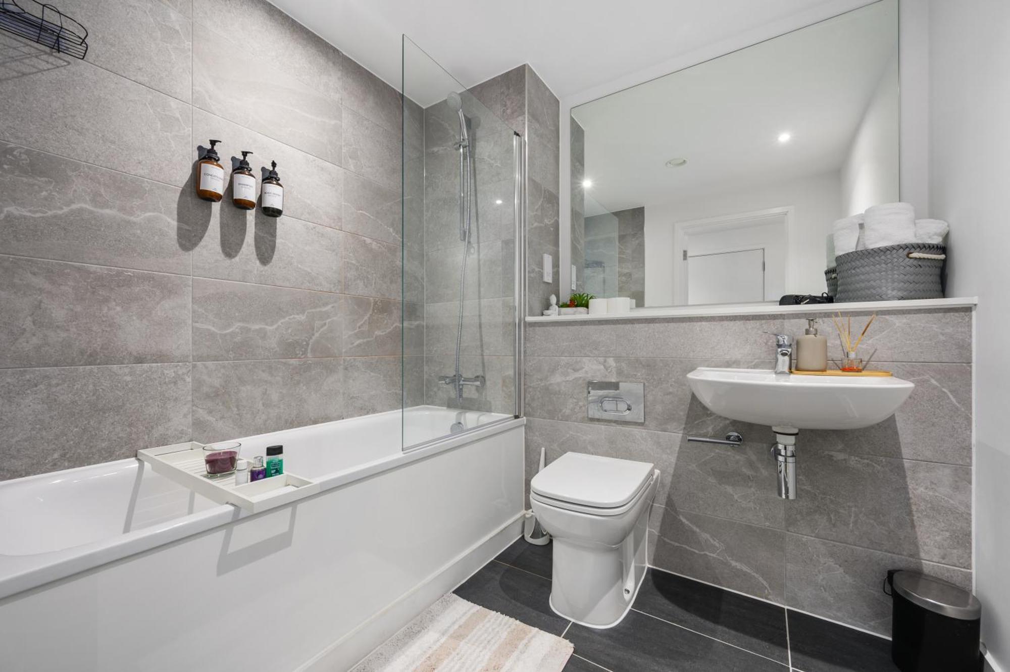Harboview Haven Waterfront Apartment Manchester Bagian luar foto